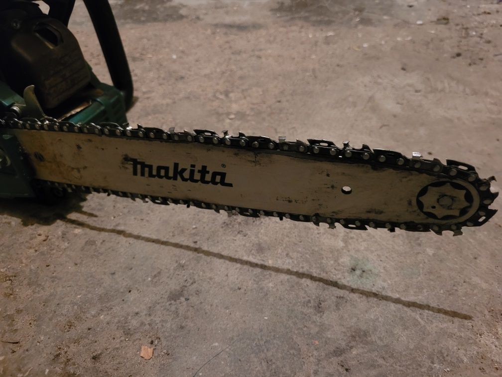 Pilarka spalinowa Makita EA3200S