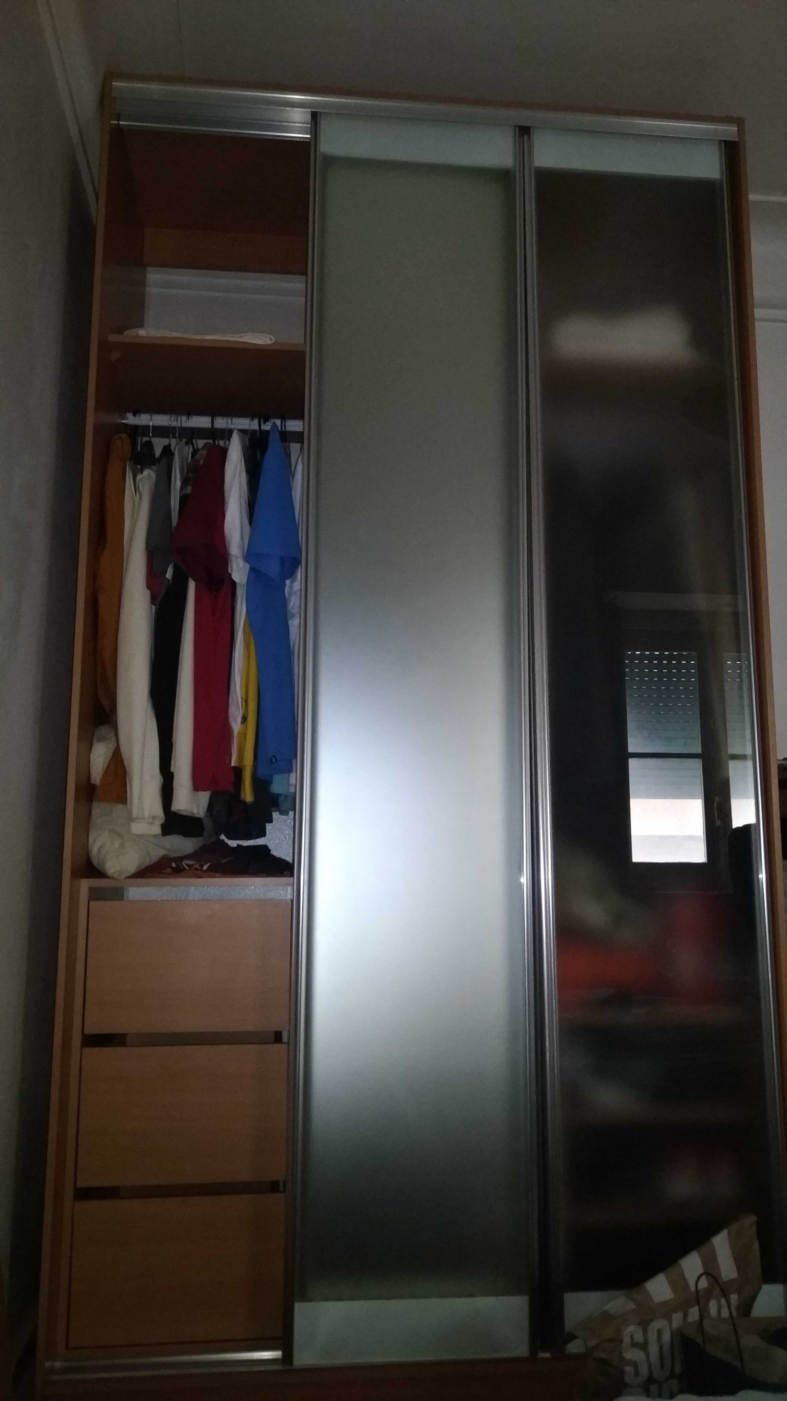 Roupeiro de 3 portas de correr com espelho. ULTIMOS 2 DIAS.