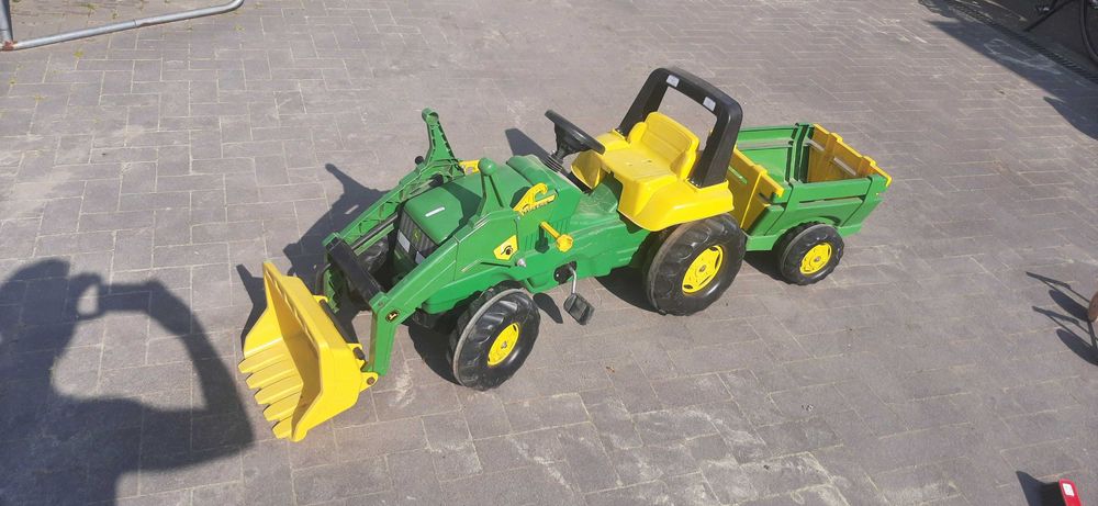 ciągnik john deere z przyczepką