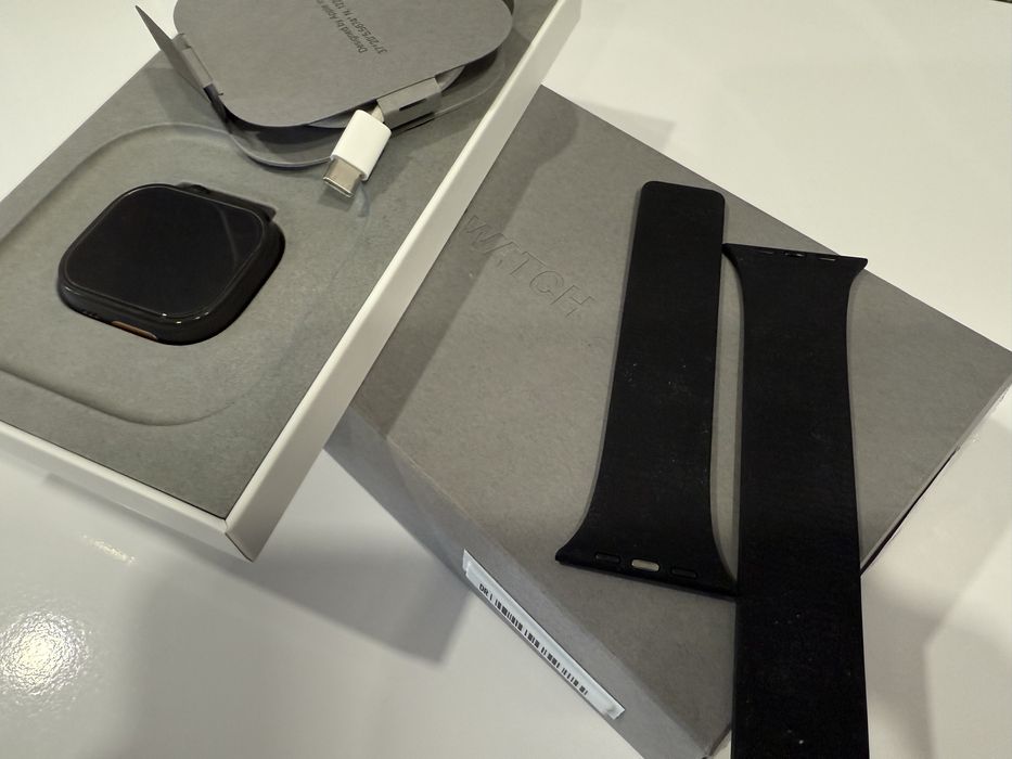 Apple Watch Ultra 2 GPS + Cellular 49mm Black Titanium