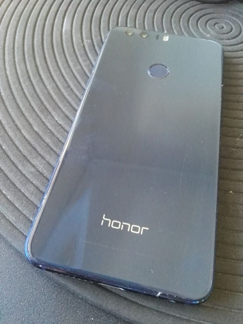 Honor 8 Sapphire Blue para peças avariado, reinicia constantemente