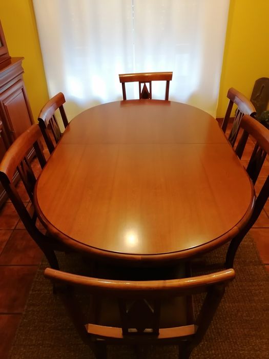 Mesa de refeições e 6 cadeiras em cerejeira