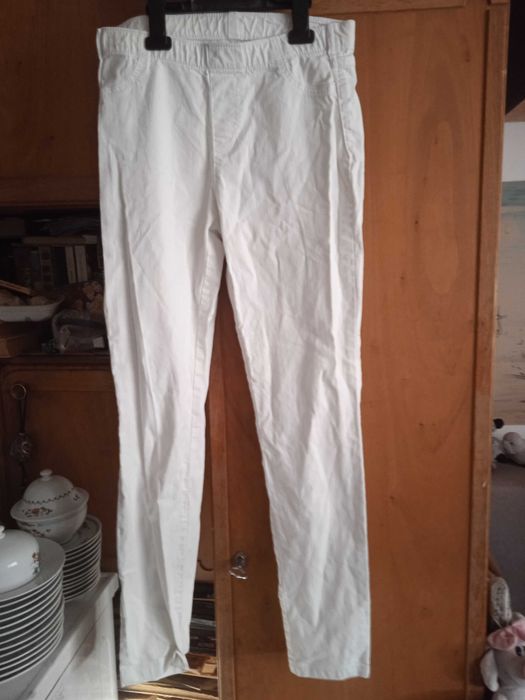 Джегтнсы белоснежные на подростка или худенькую состояние идеальное