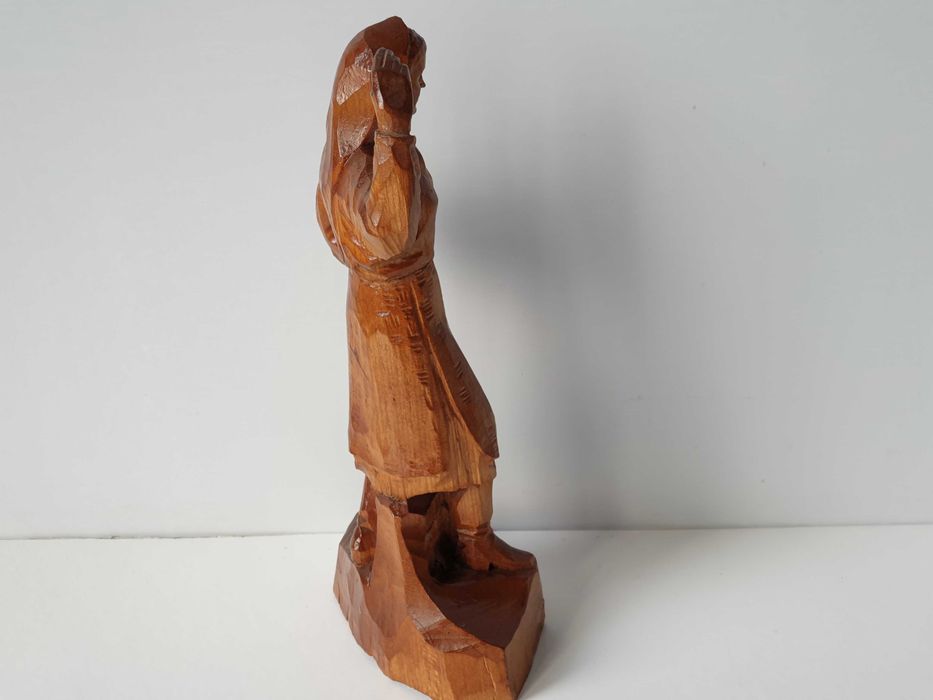різьба по дереву скульптура ЖІНКА