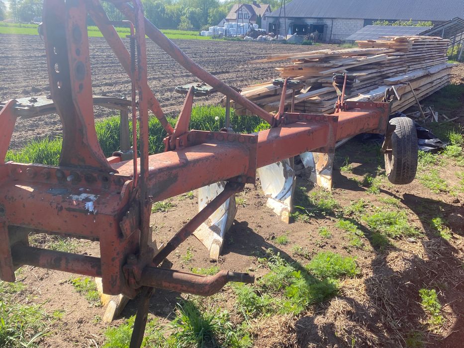 Pługi Kverneland 4skibowy, kombajn zbożowy claas