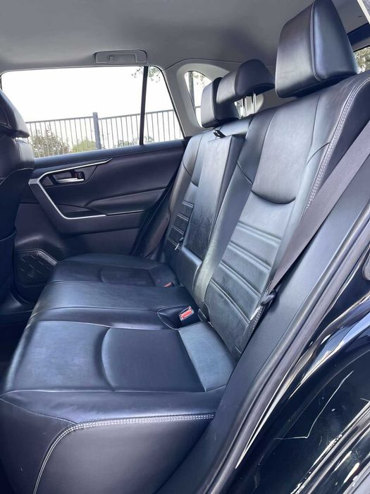 Toyota RAV4      2020