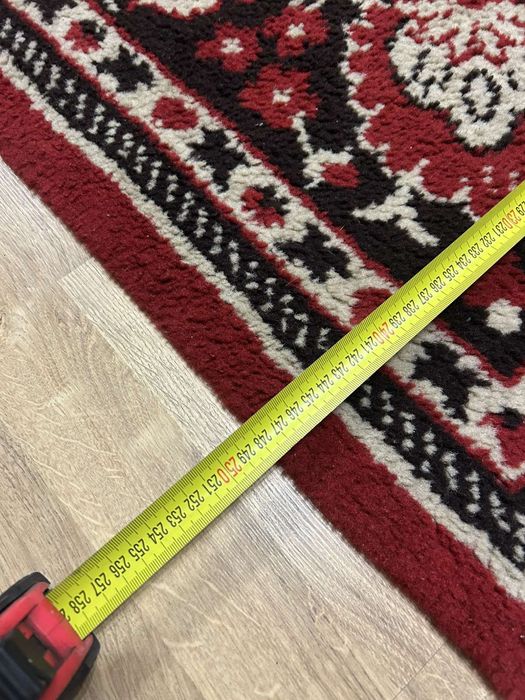 Продам килим 2,50 на 3.30