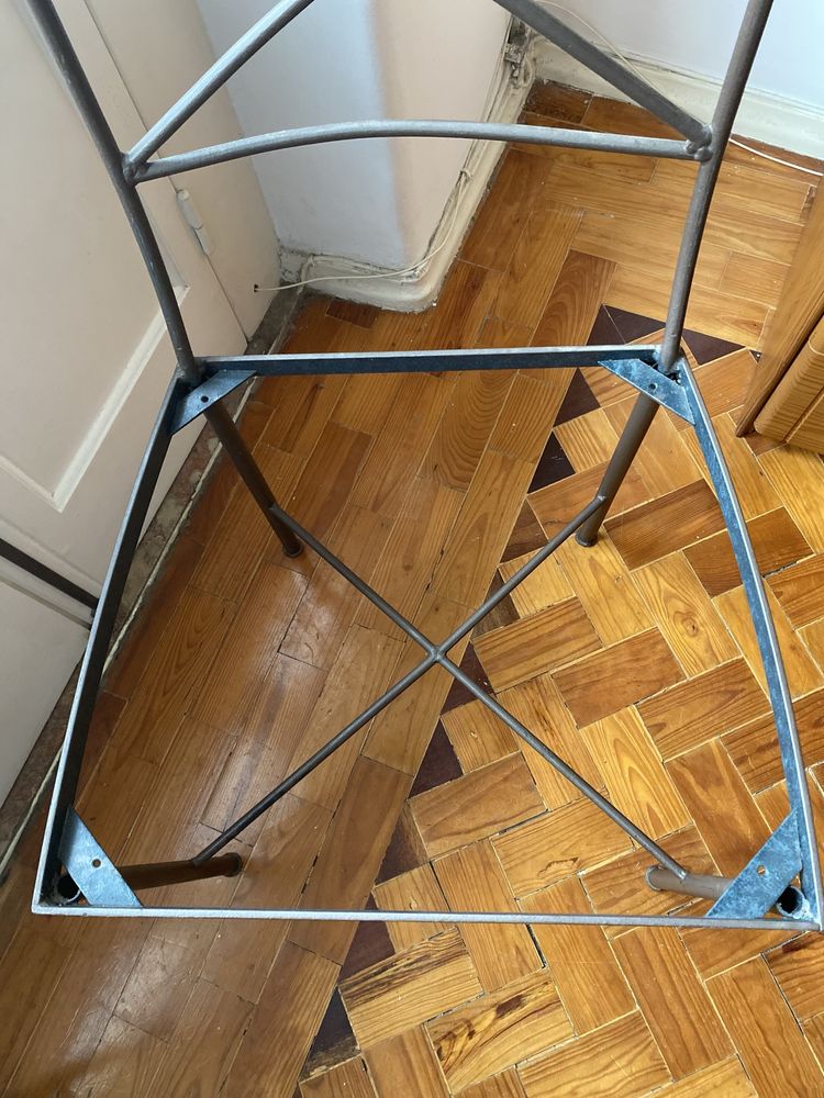 4 Cadeiras Ferro Fundido (15€ cada cadeira)