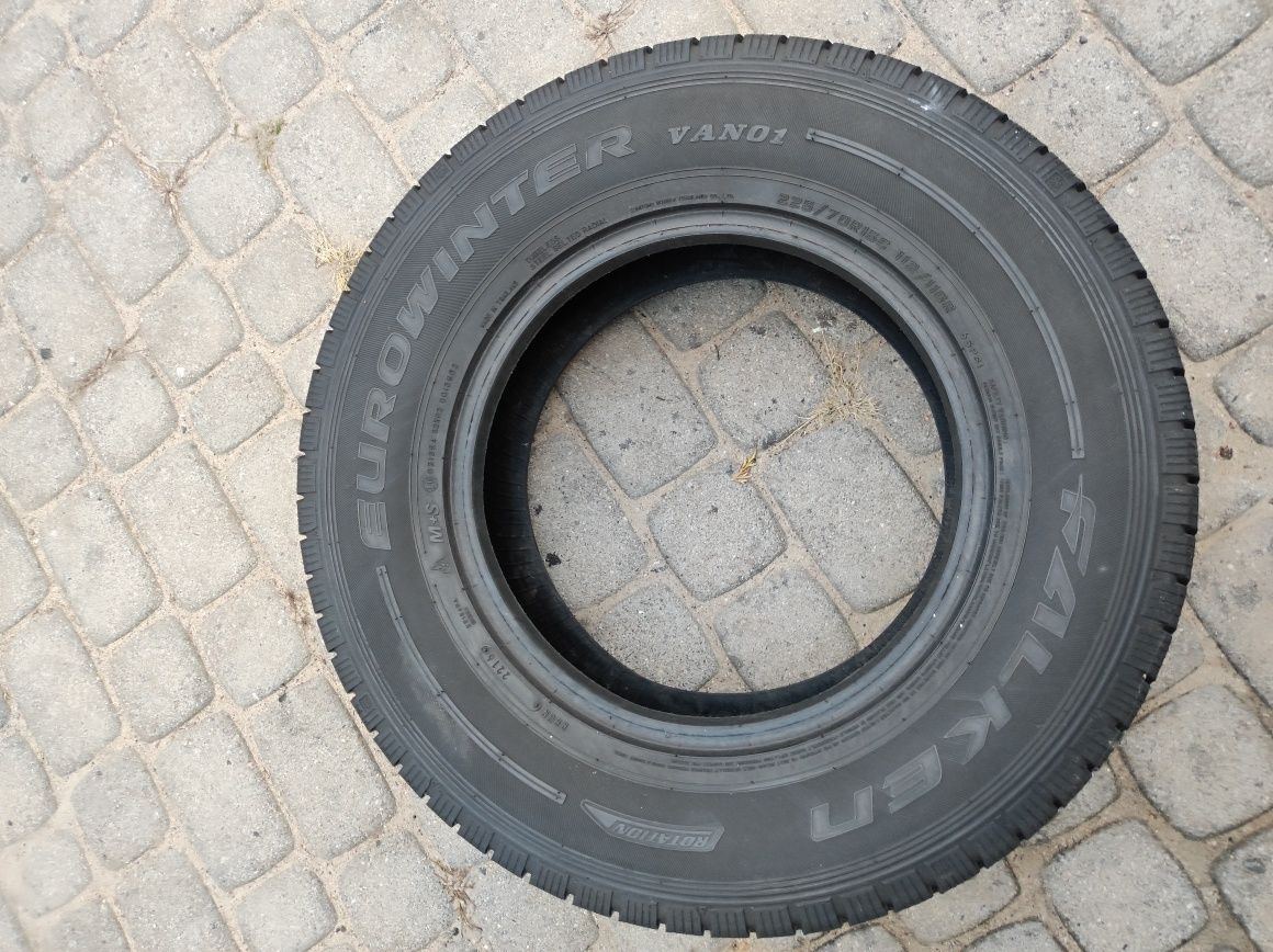 225.70.15c jedna opona Falken EuroWinter Van 01