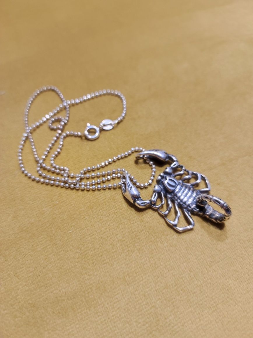 Wisiorek srebrny skorpion