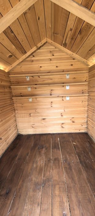 Drewniany domek dla dzieci