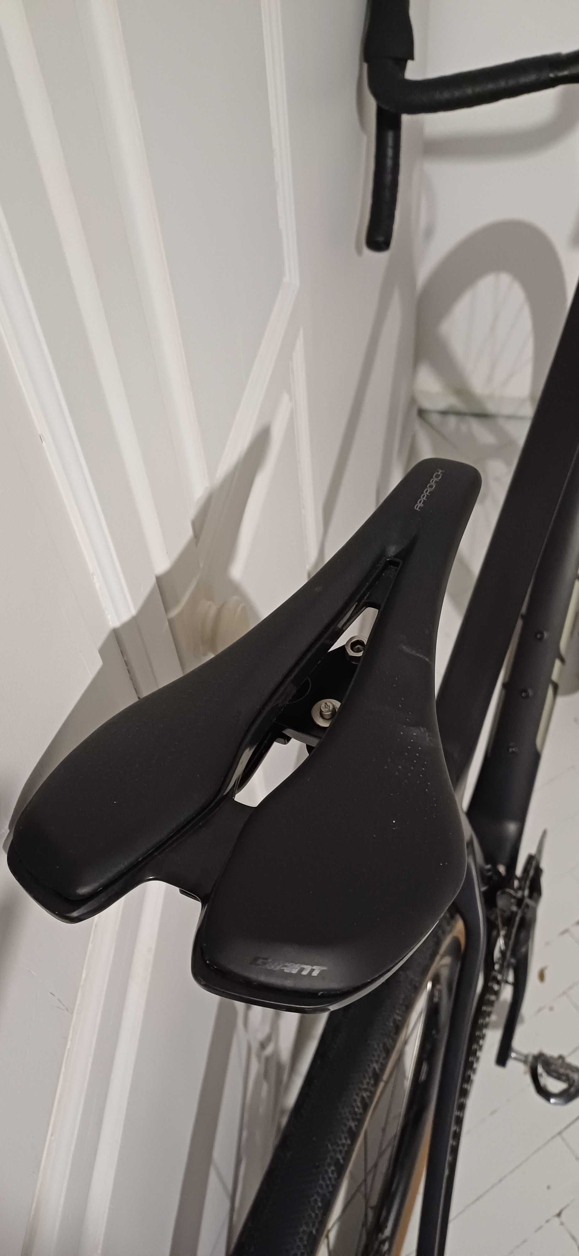 Sprzedam rower GIANT  REVOLT  ADVANCED  0 -  MODEL  z 2024 roku