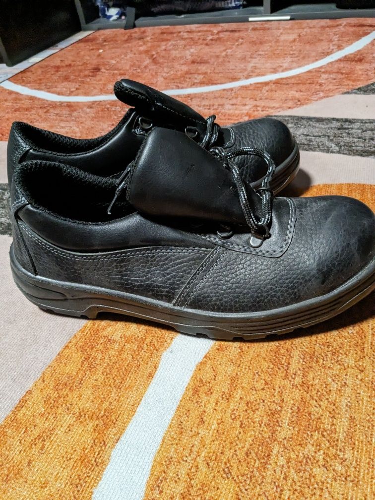 Safety shoes(Защитная обувь),