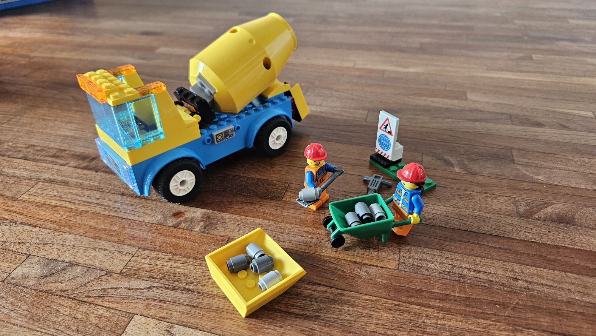 Lego 60325 Ciężarówka z betoniarką