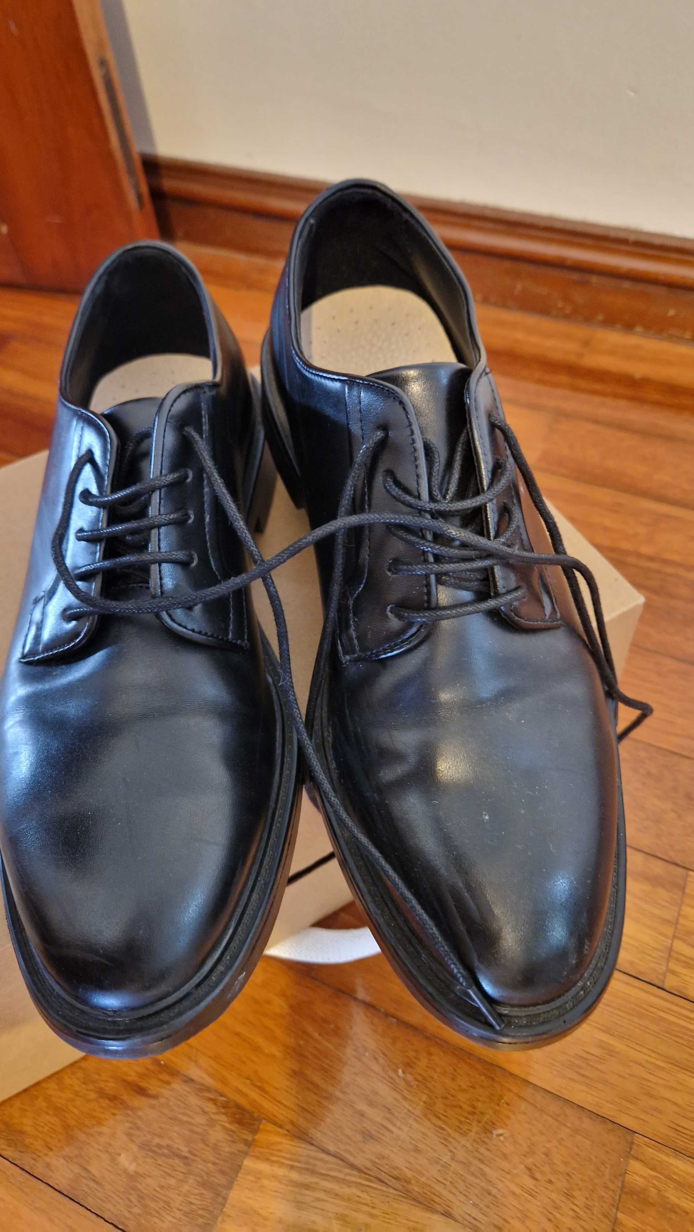 Sapatos homem pretos Novos