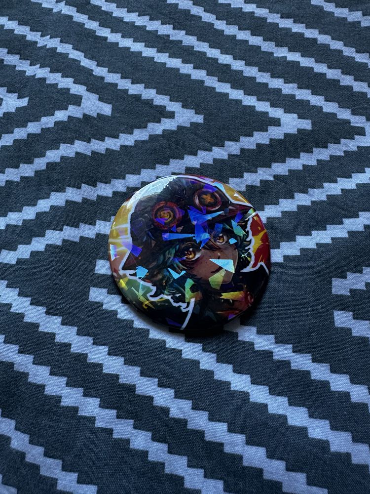 Przywieszka przypinka Isha z Arcane holograficzna błyszcząca handmade