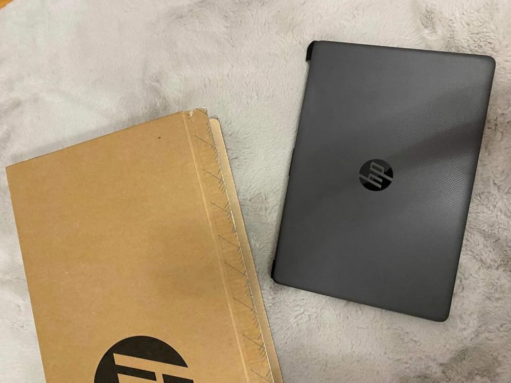 Laptop HP 255 G8