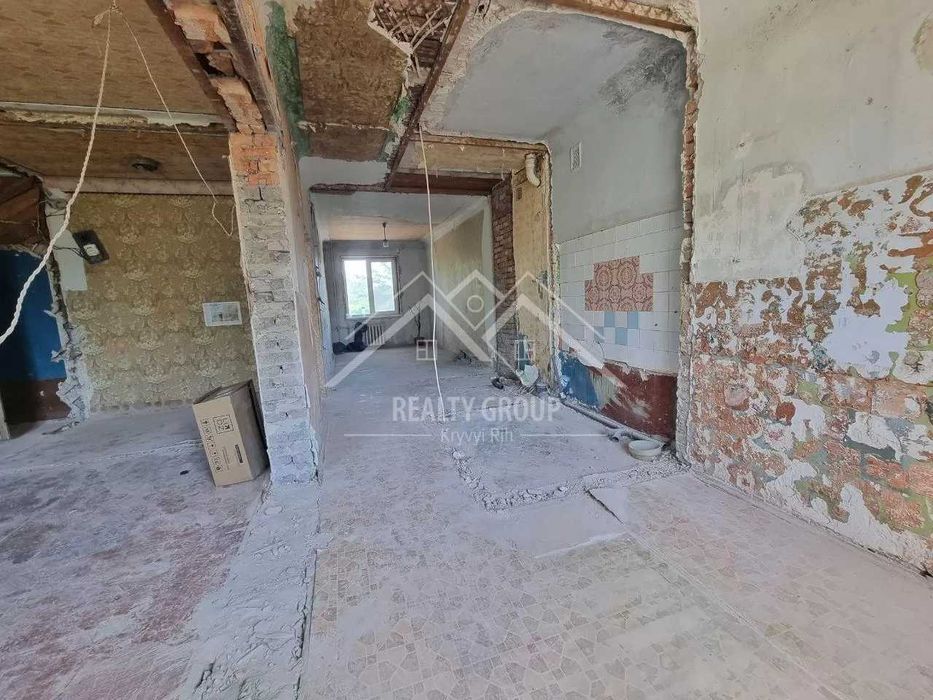 Продаж 2-кімнатної квартири в "сталінці"