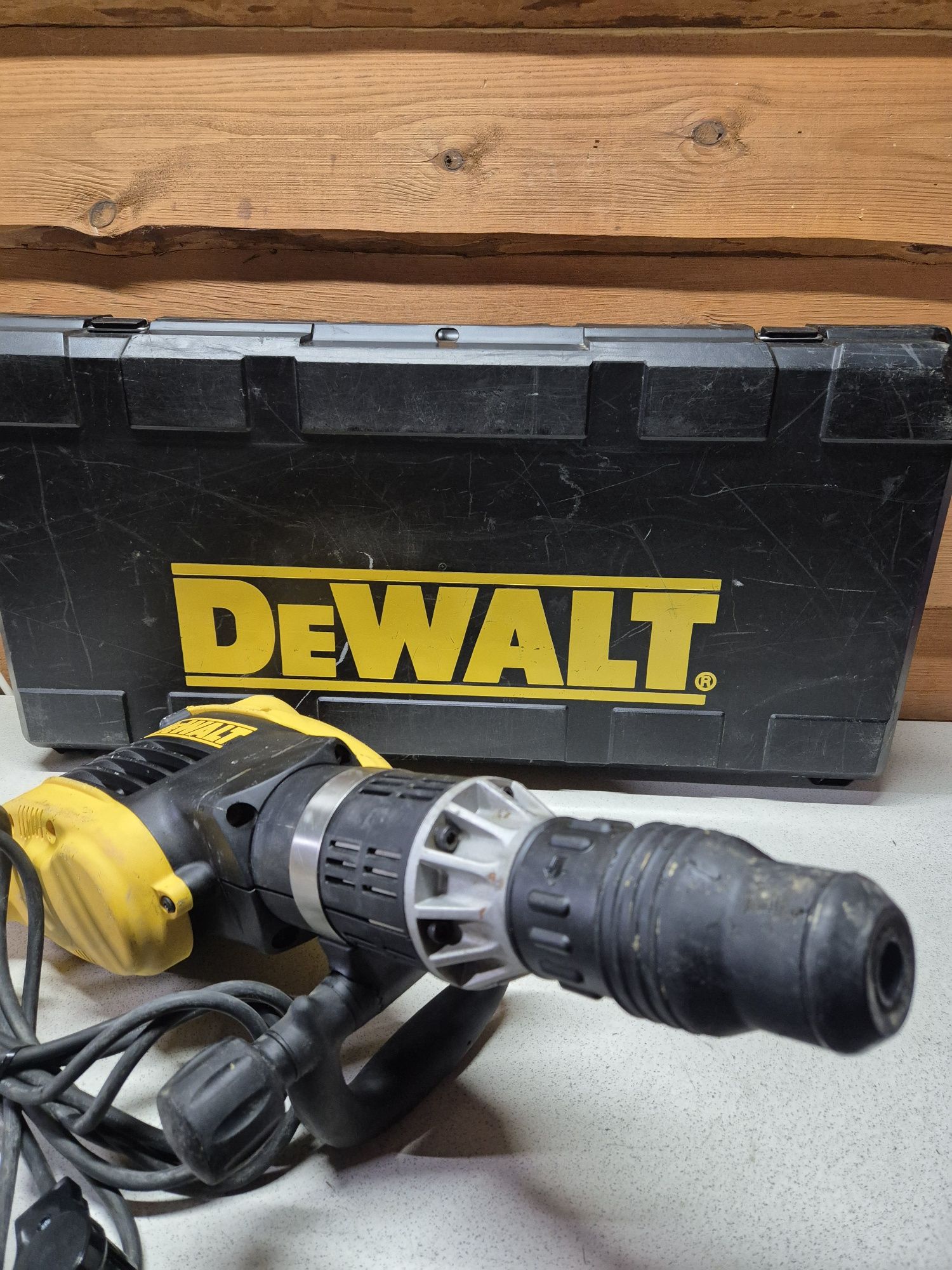 DeWalt Młot Wyburzeniowy SDS-MAX