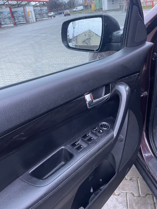 Kia Sorento 2011 рік • Бензин 2.4