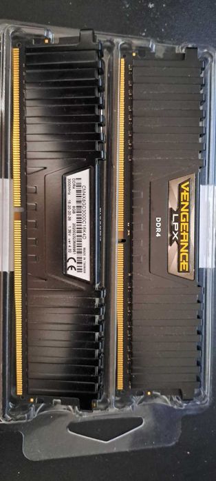 Memória Corsair Vengeance LPX Black 16GB ( 2x8) DDR4 3200MHz CL16