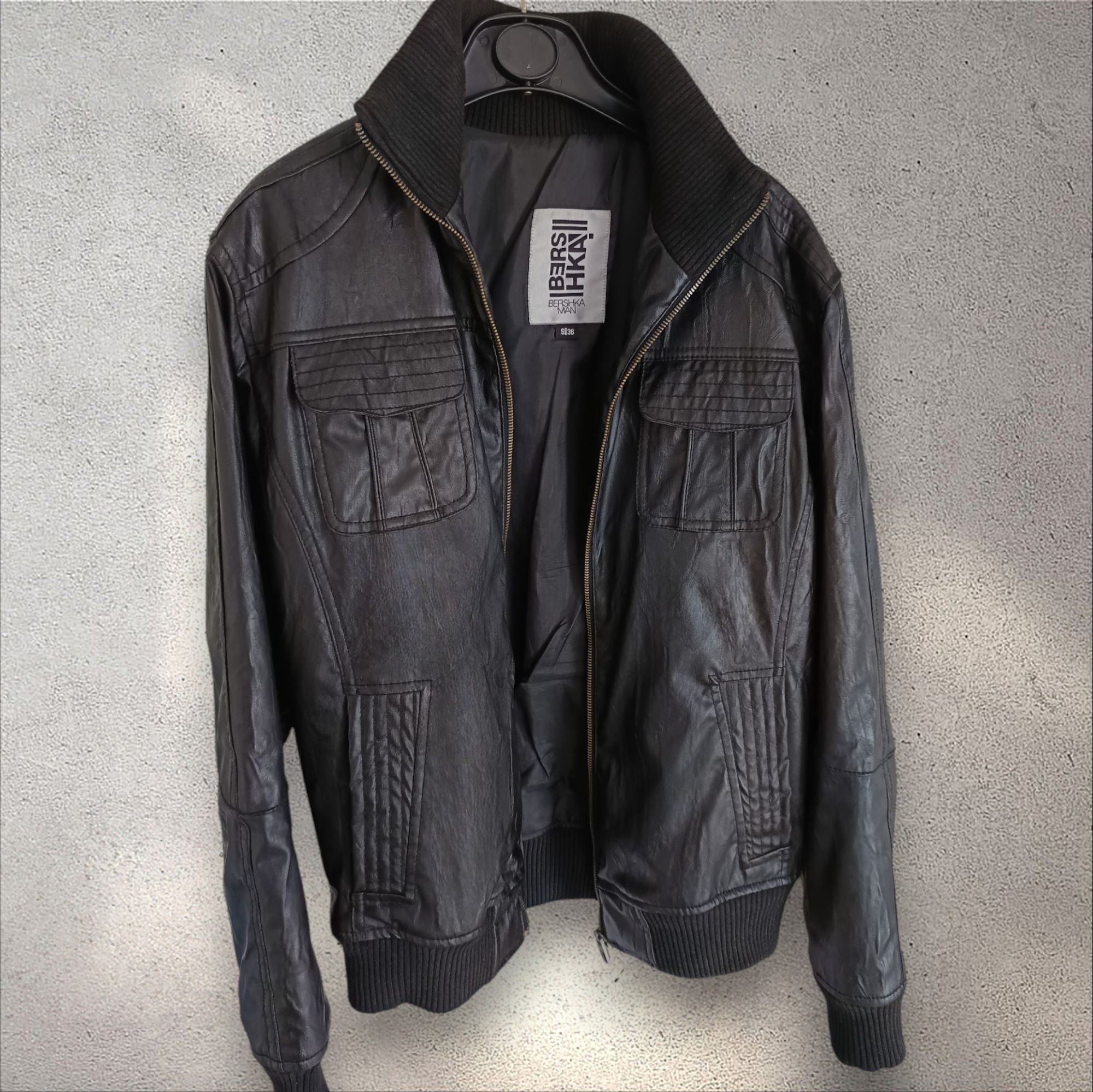 Blusão preto Bershka, tam: S – como novo!