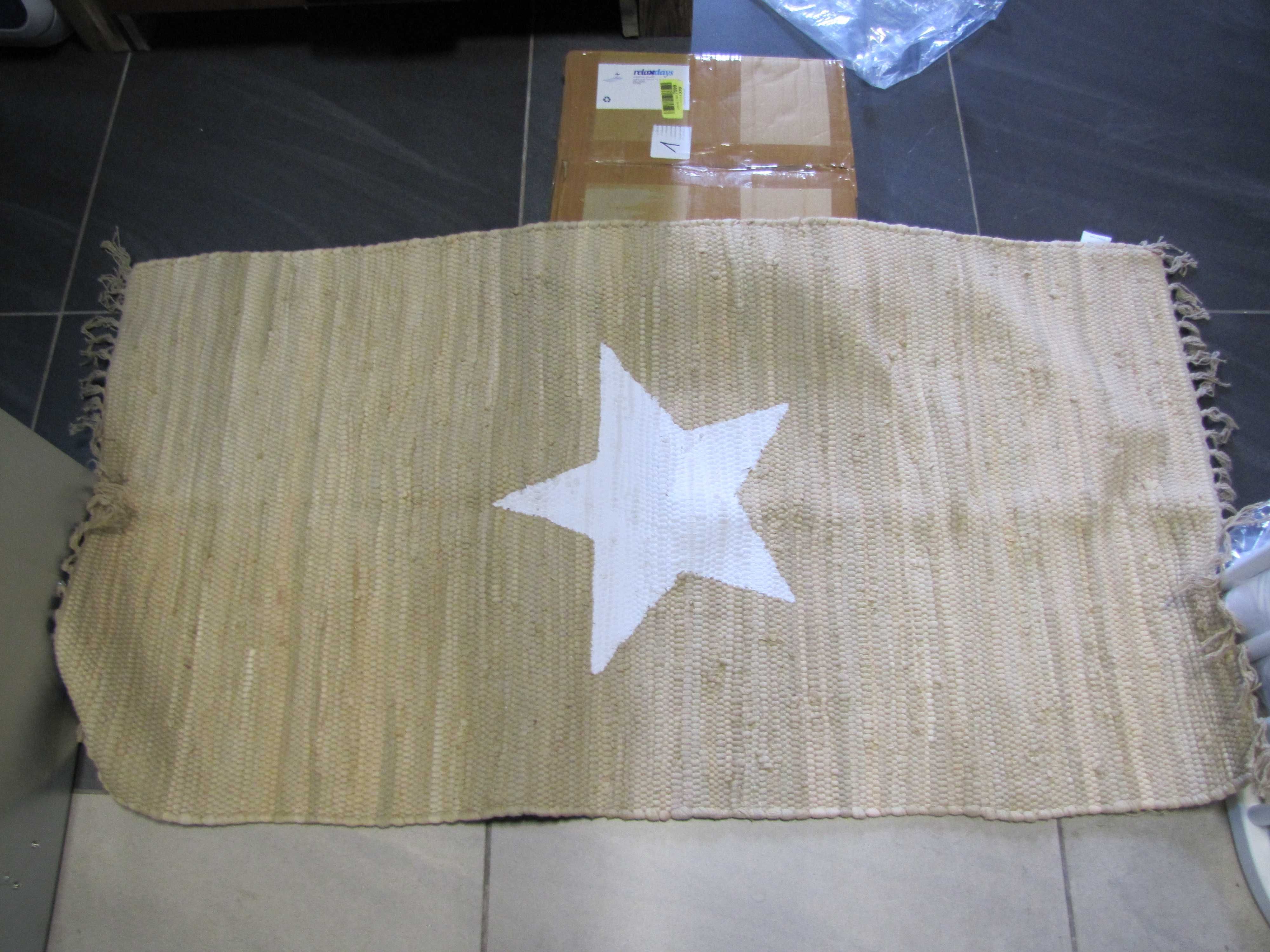 Relaxdays Dywan 70 x 140 cm z motywem gwiazdy ze 100% bawełny frędzle