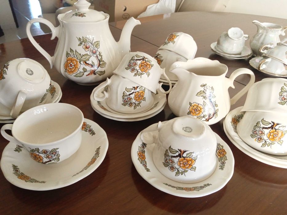 Serviço de chá (loiça de Sacavém)