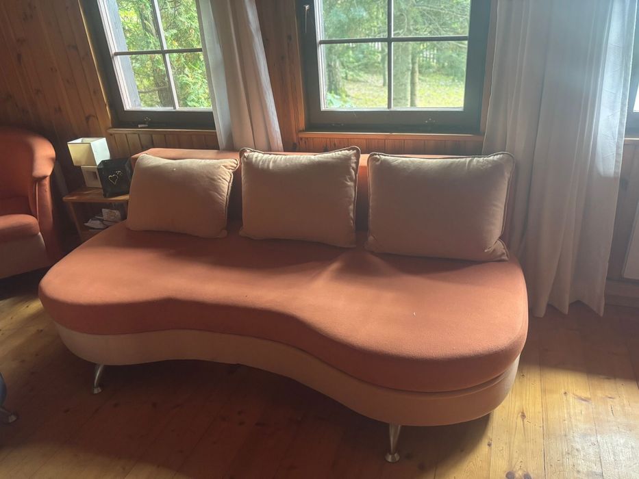 Zestaw wypiczynkowy sofa fotele pufa stół - ława