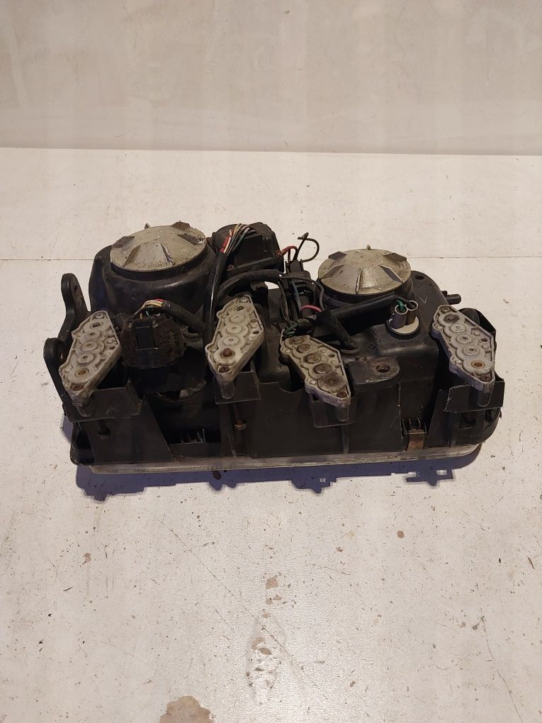 Mitsubishi L 300 L300 lewa lampa przednia reflektor lewy