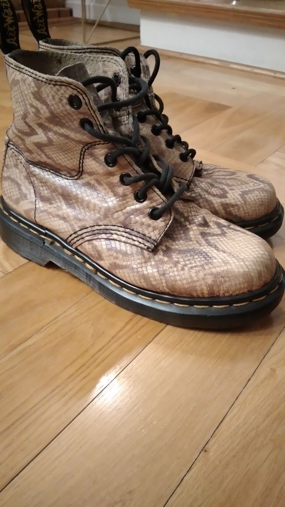 Buty  glany Dr. Martens python