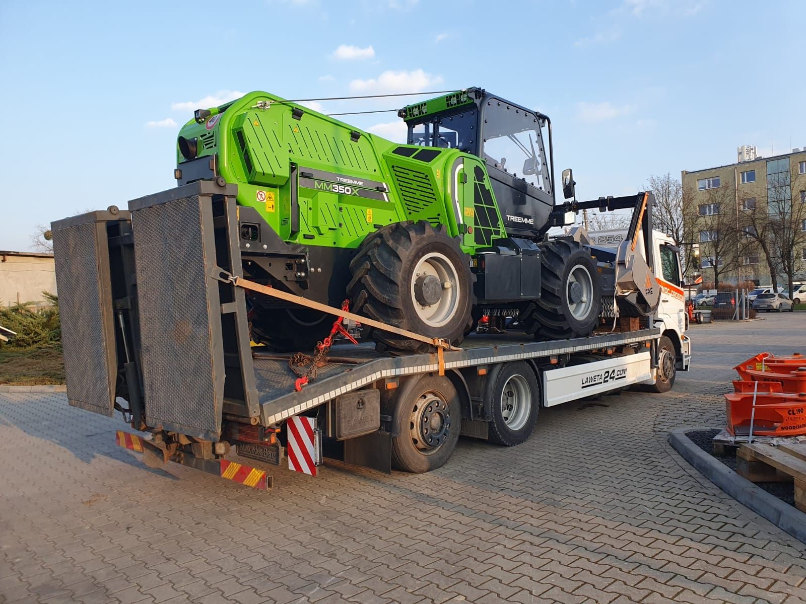 Wypożyczenie Wynajem Lawety Ciężarowej z płytą hydrauliczna