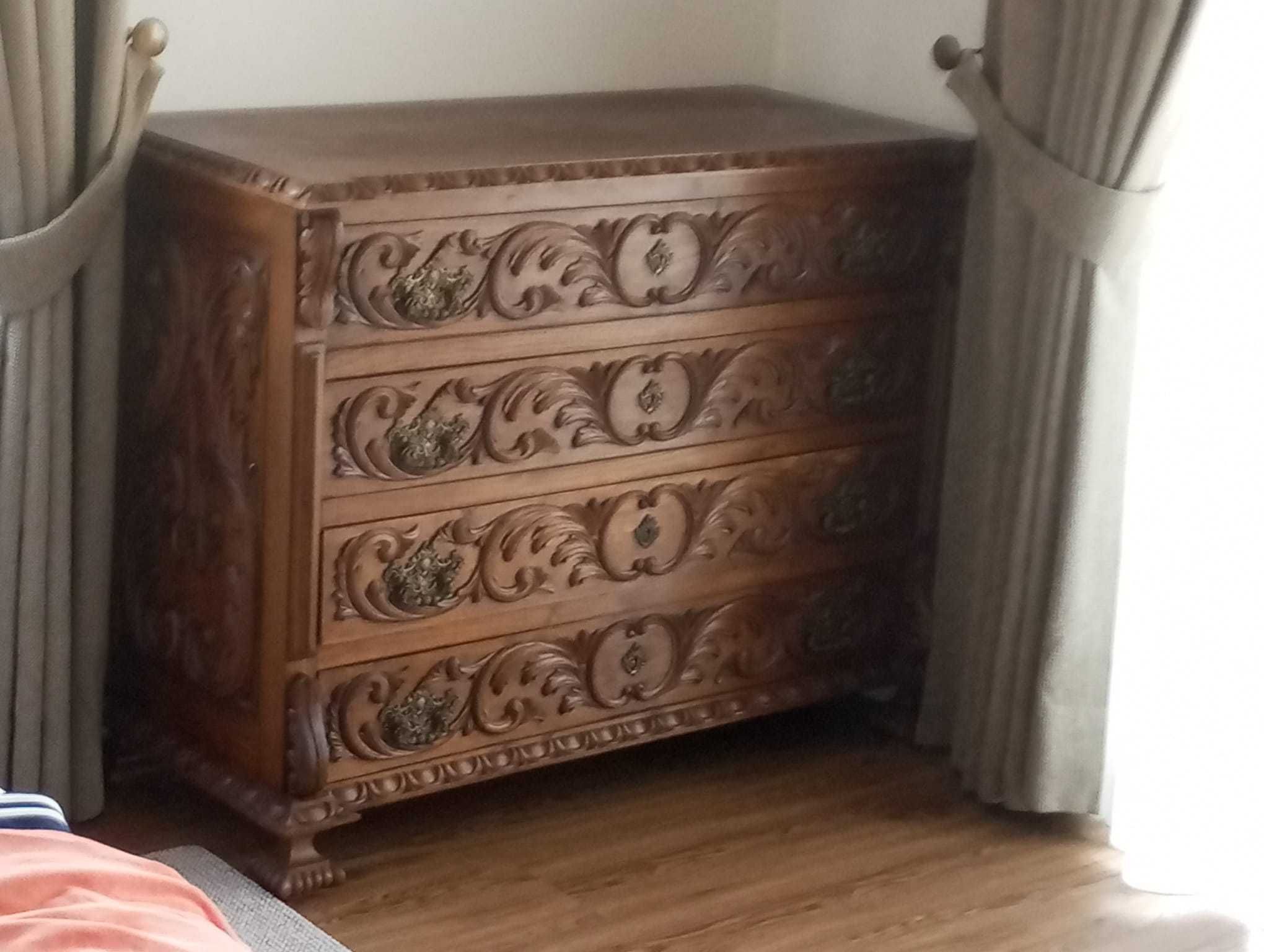 Mobília de quarto em madeira de castanho nacional