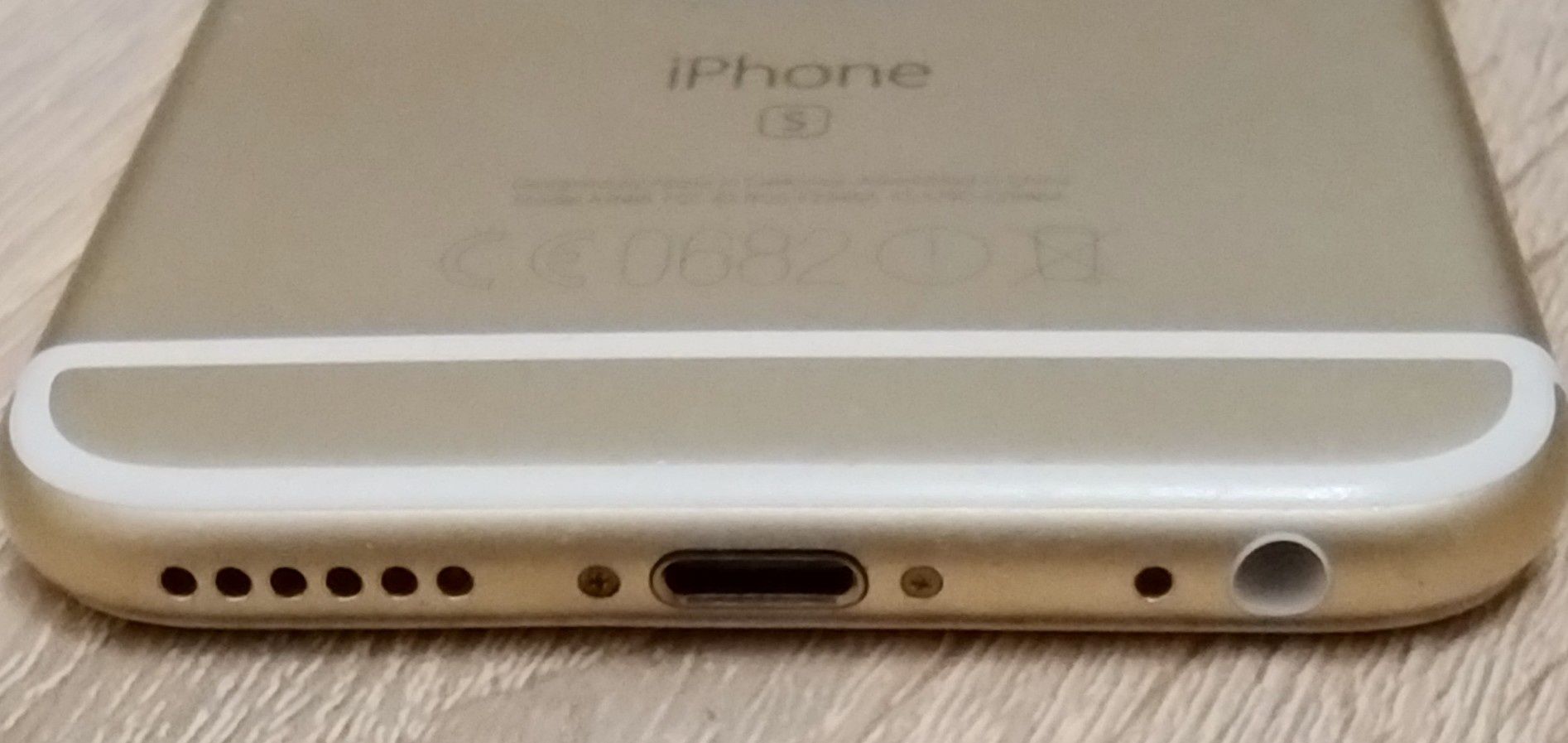 iPhone S złoty nie włącza się
