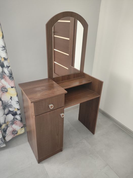 Toaletka, komoda z lustrem