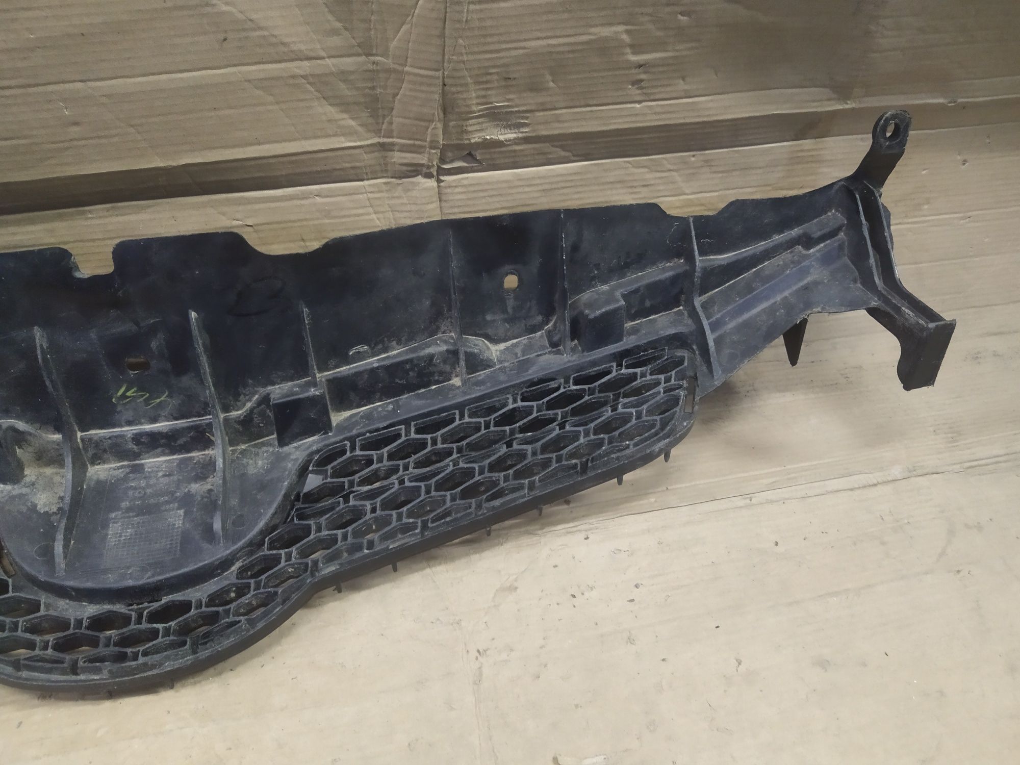 Toyota Auris I 07-10 grill atrapa kratka zderzaka przód