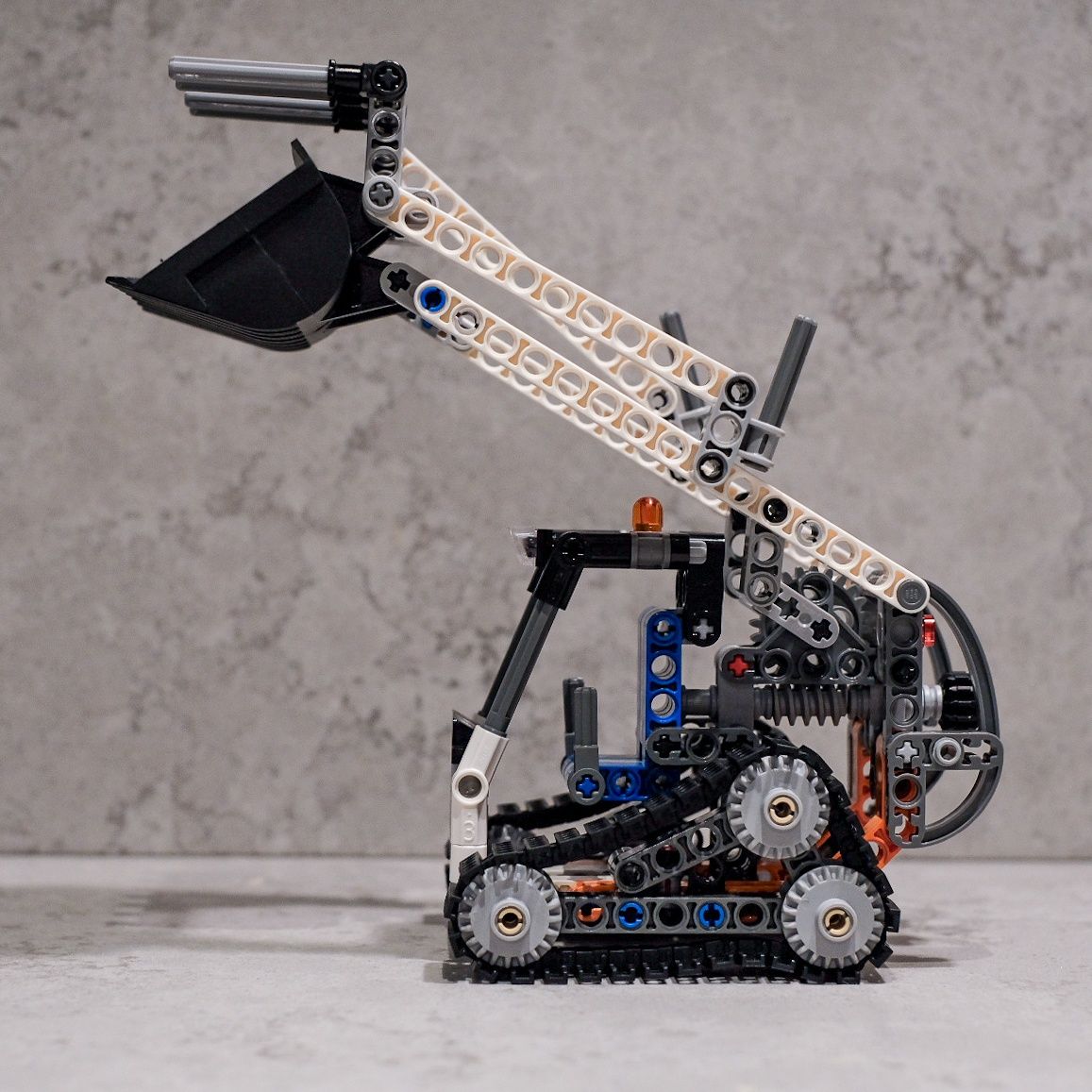 LEGO Technic 42032 Mała ładowarka gąsienicowa