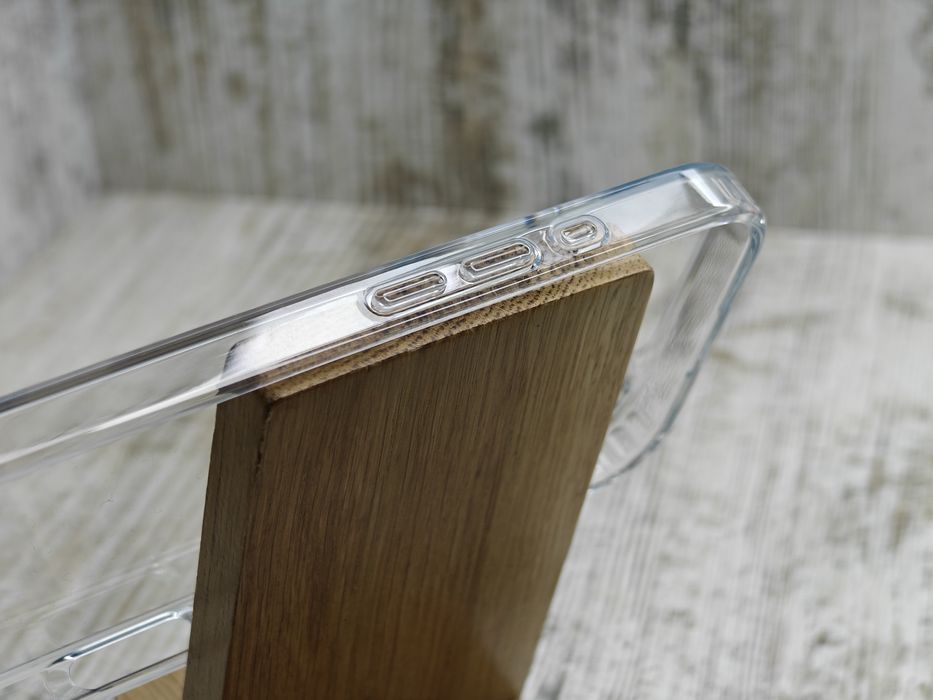 Чехол прозрачный Fibra Crystal на iPhone 16/ 16 Plus