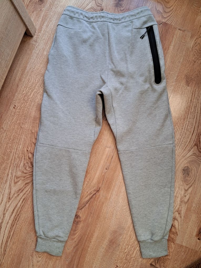 Dresy Nike Tech FLEECE r.S jak Nowe męskie/ młodzieżowe