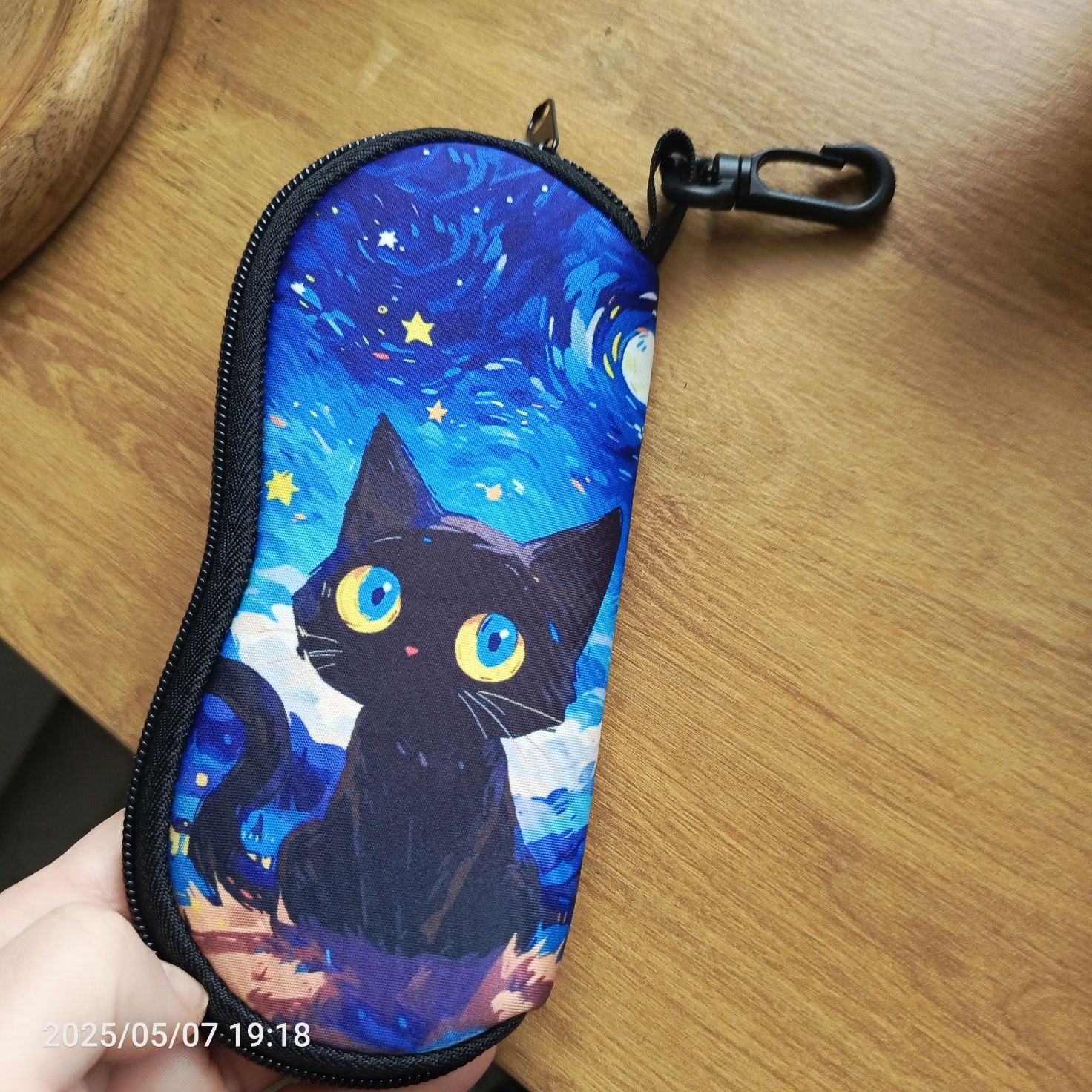 Nowe cudne etui na okulary pianka neoprenowa kot