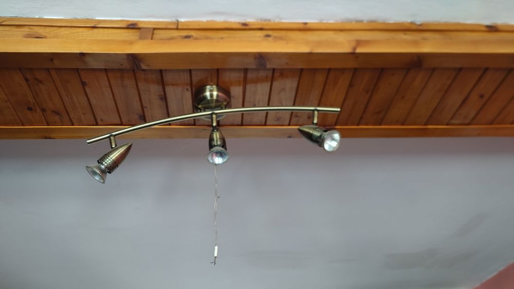 Lampa sufitowa z żarówkami