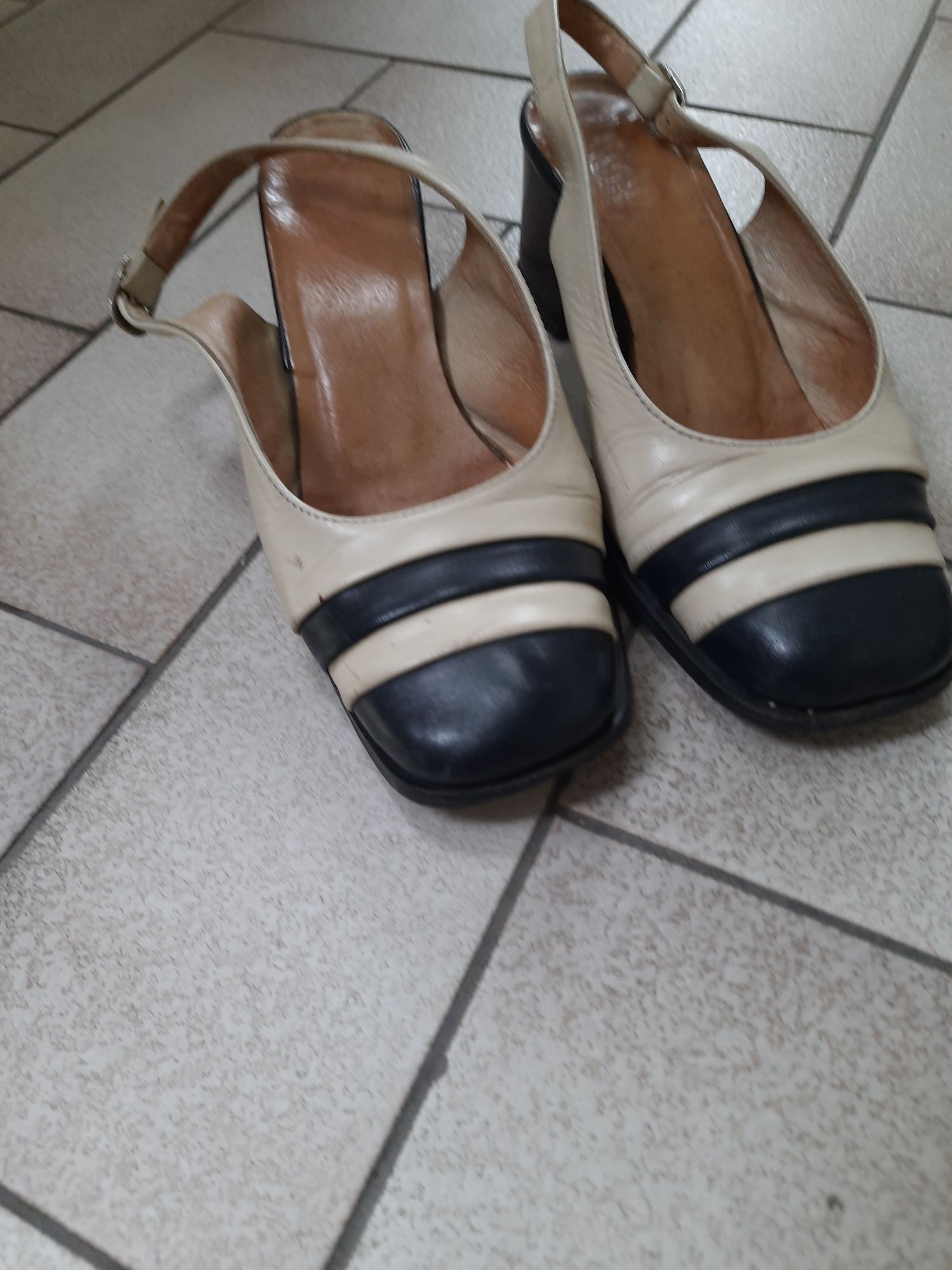 Buty damskie z odkrytą pieta