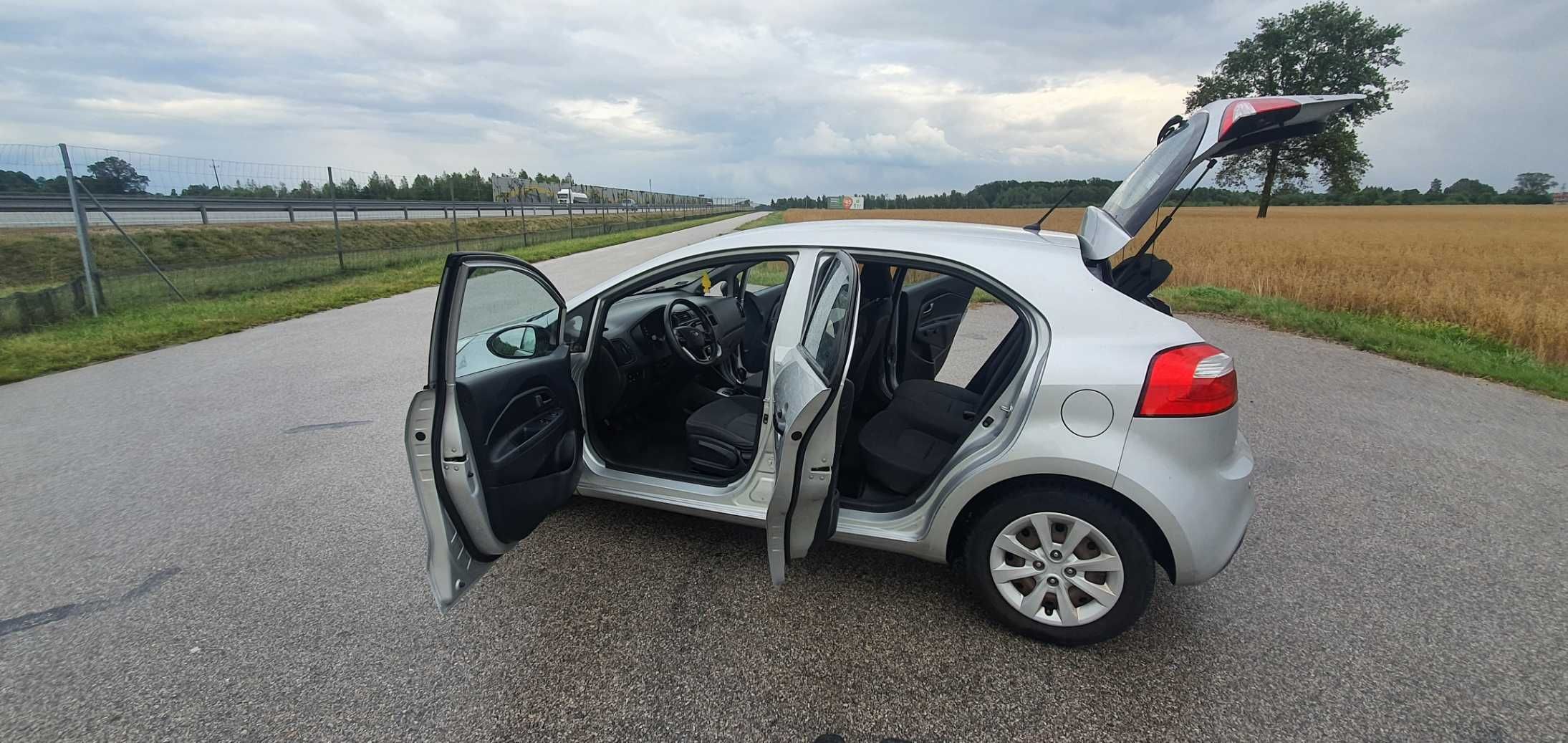 Kia Rio/Bezwypadkowa/ Polska Salon/Mały przebieg