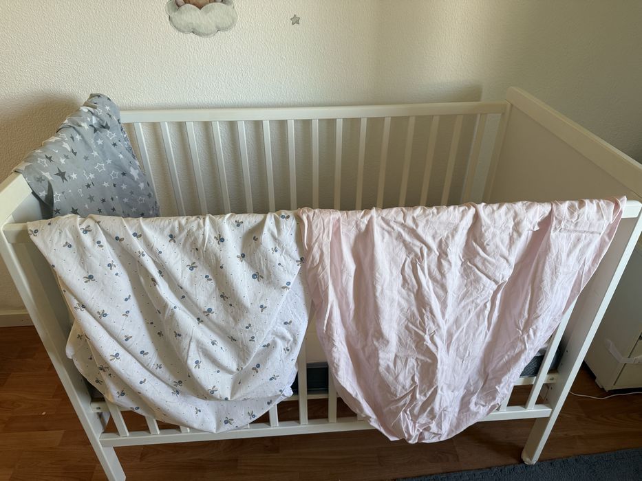 Cama de bebé Bambino + colchão e 3 lençóis (bom estado)