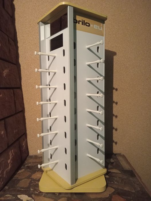 Obrotowy stojak na okulary