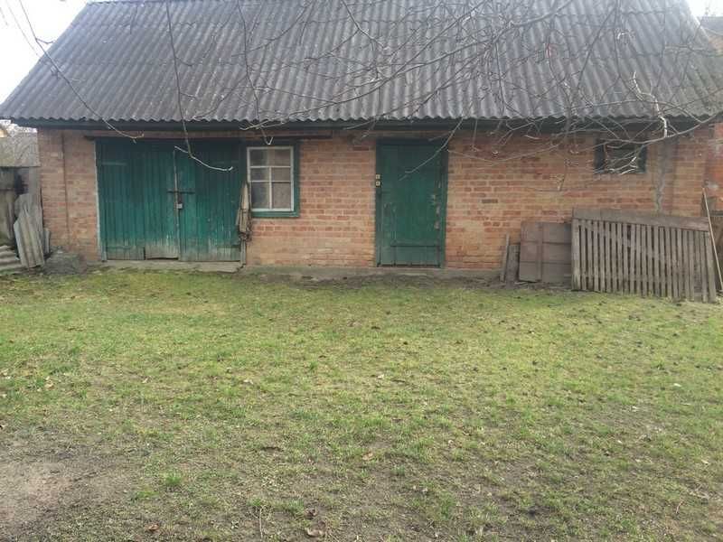 Цегляний будинок в селі Драбівка