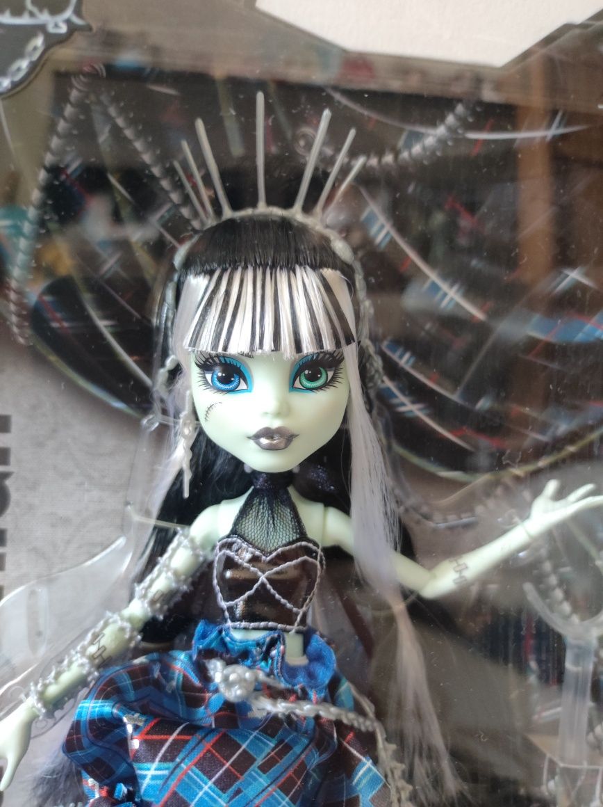 Monster High Frankie Stein Stitched in style