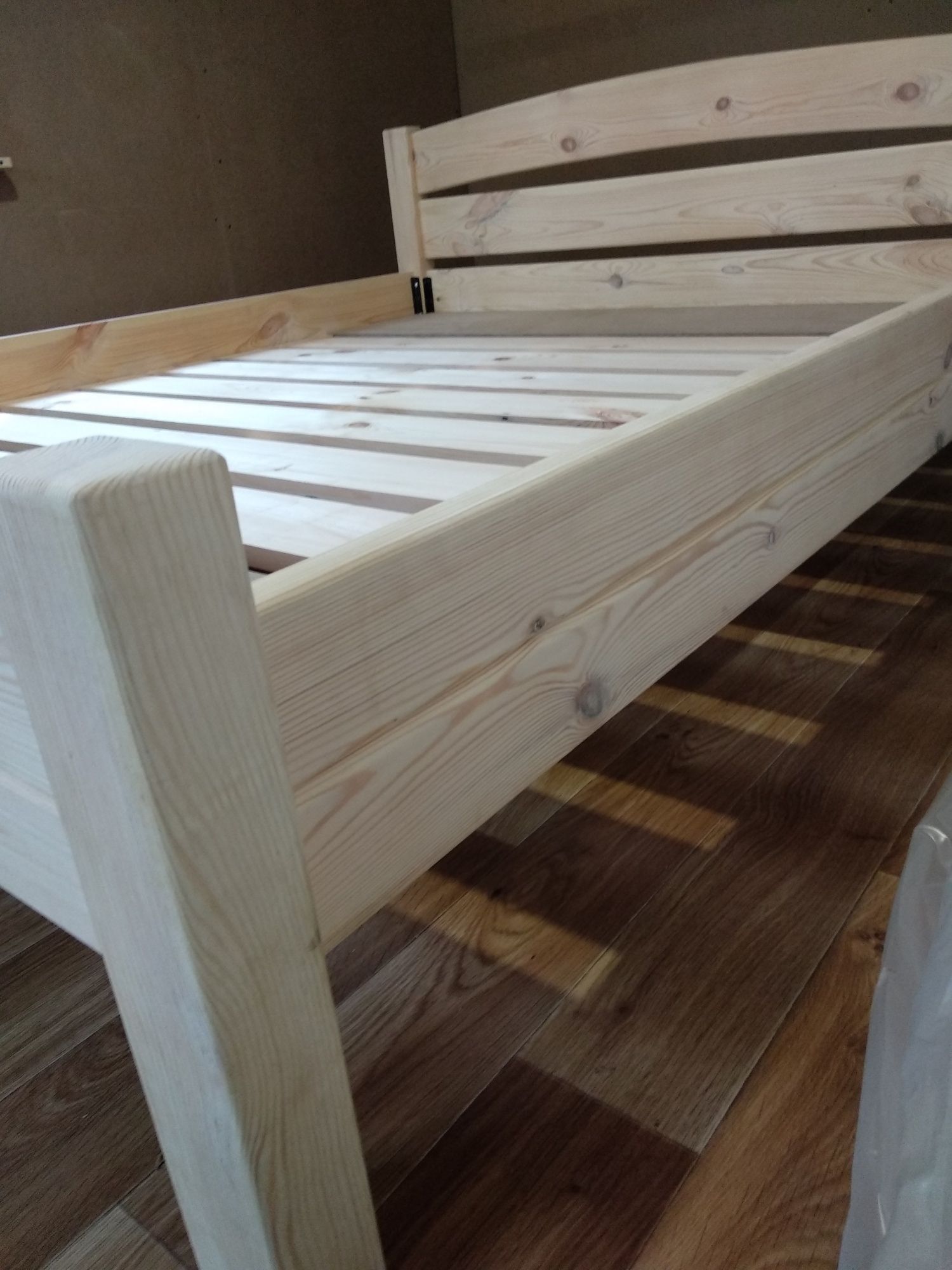 Продам кроваті деревяні