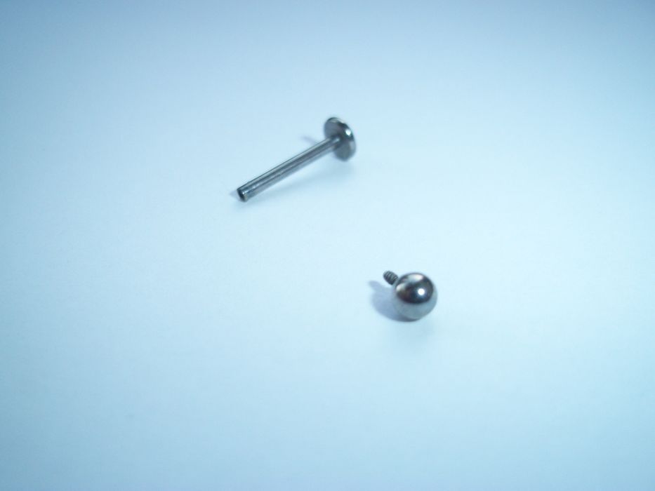 Лабрет для пірсингу