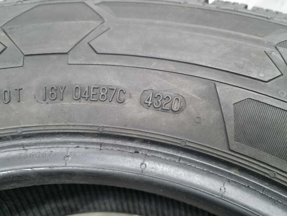 205/75/16C 113/111R Continental VanContactWinter D.4320
